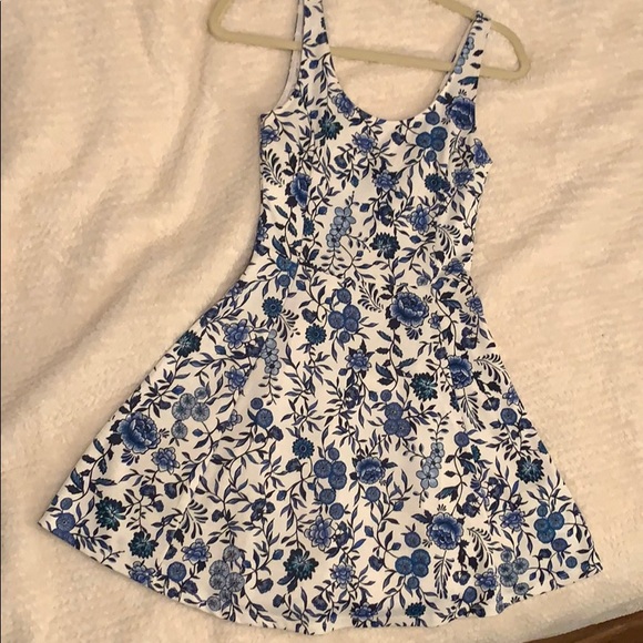 H&M Dresses & Skirts - H&M blue and white dress